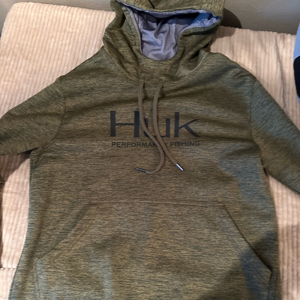 Huk men’s hooded sweatshirt.